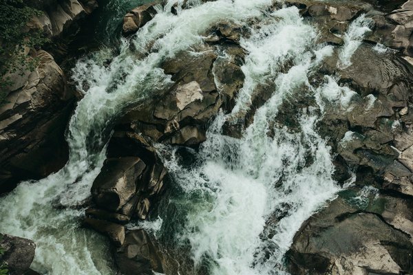 Comment organiser un séjour en Bretagne avec des cours de cuisine et des balades en bord de mer?